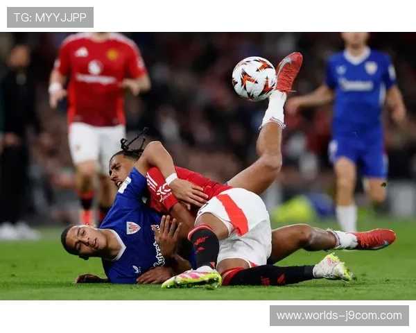 以足球中午为契机探讨团队协作与竞技精神在现代体育中的深层价值 以足球中午为契机探讨团队协作与竞技精神在现代体育中的深层价值