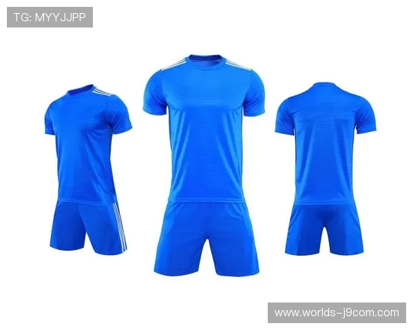 足球标识服作用解析及搭配技巧